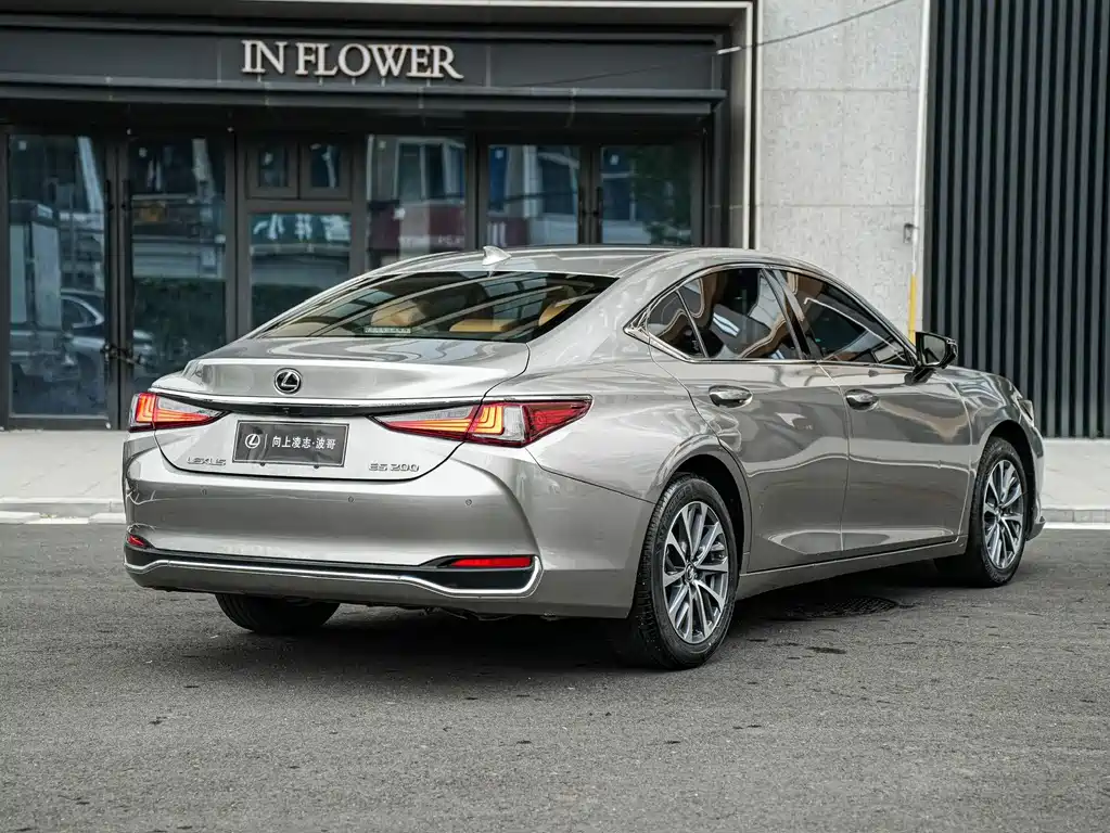 Lexus ES — фото 4