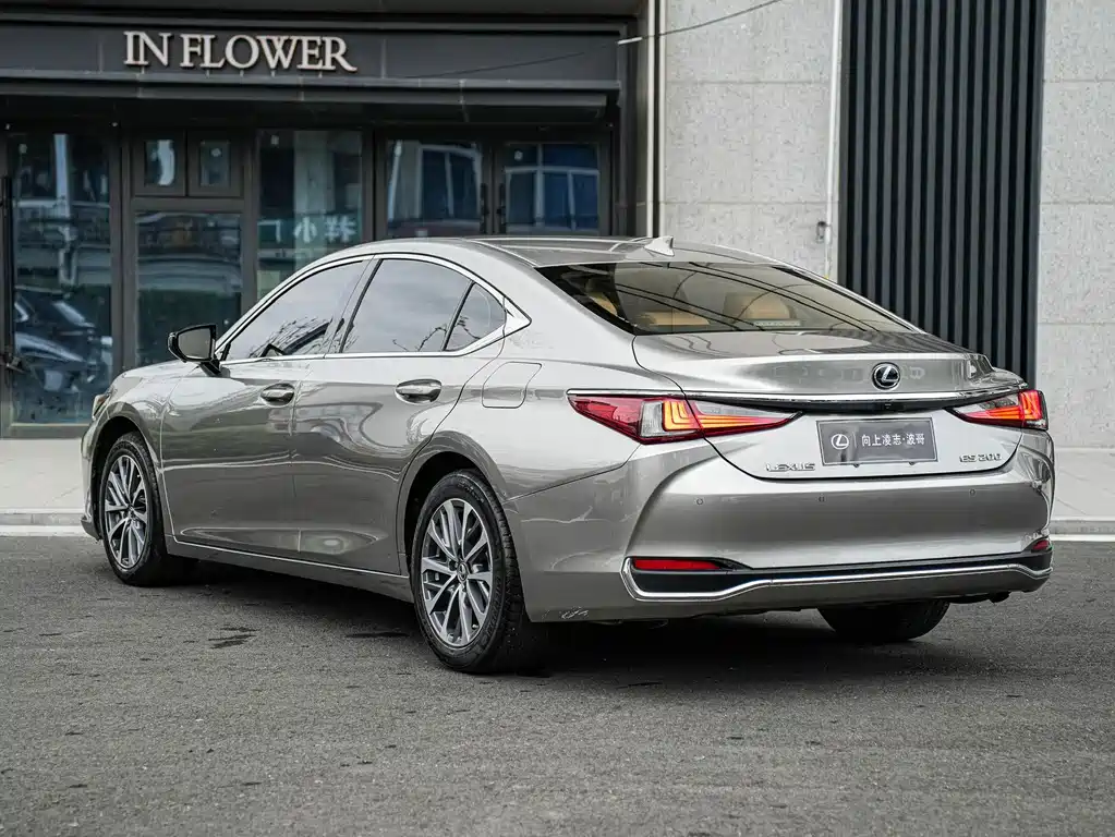 Lexus ES — фото 6