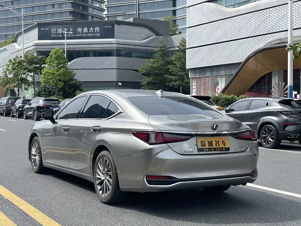 Lexus ES — фото 10