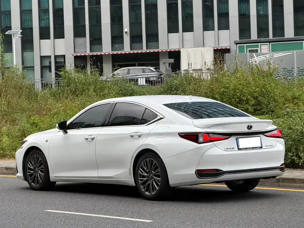 Lexus ES — фото 3