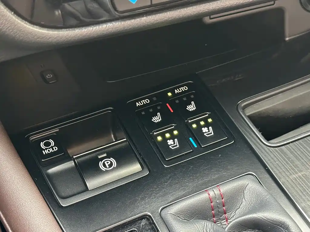 Lexus RX — фото 11