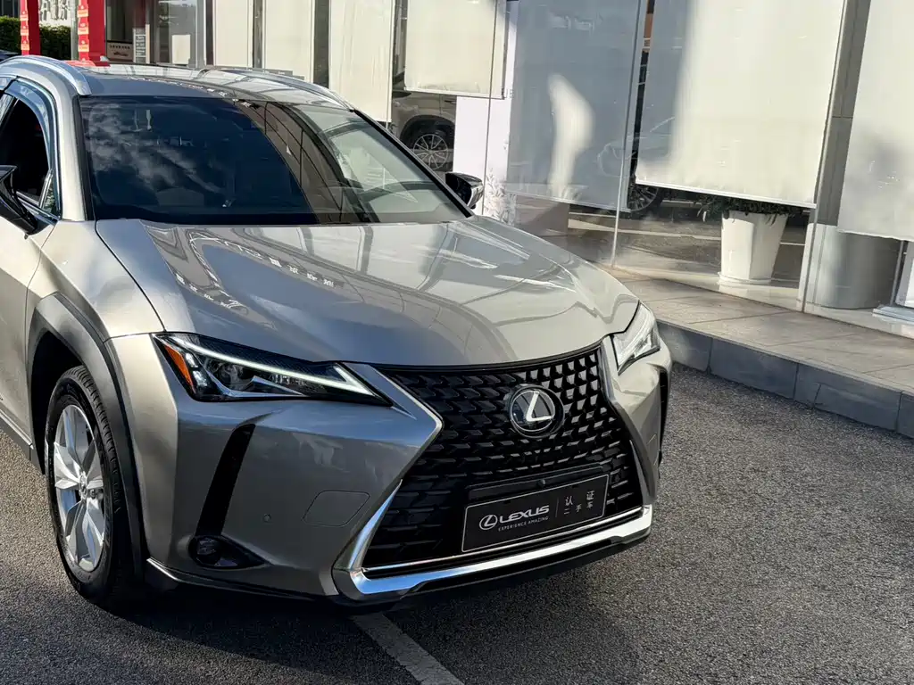 Lexus UX — фото 2