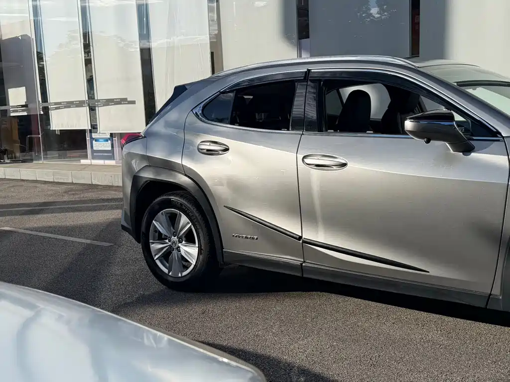 Lexus UX — фото 3
