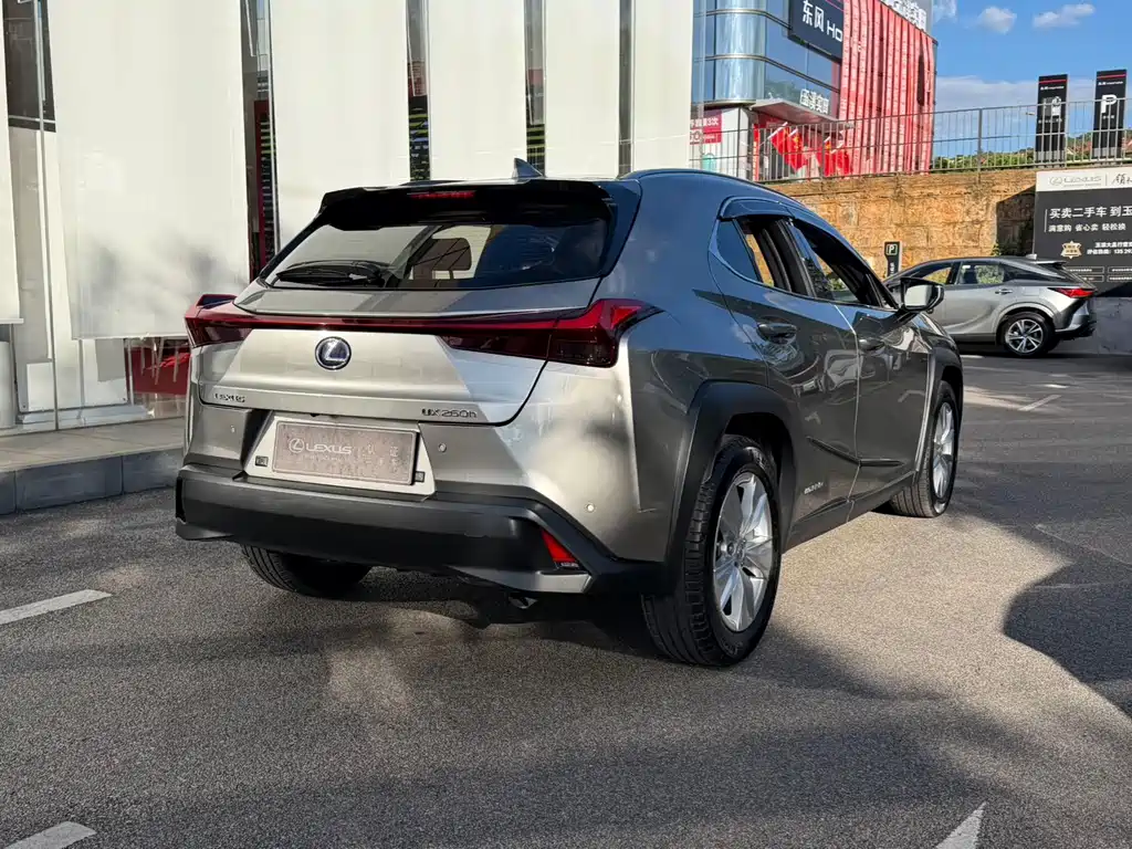 Lexus UX — фото 4