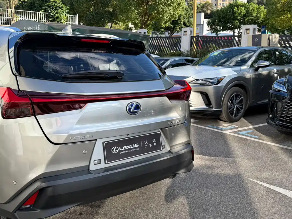 Lexus UX — фото 5