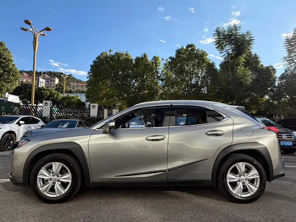 Lexus UX — фото 6
