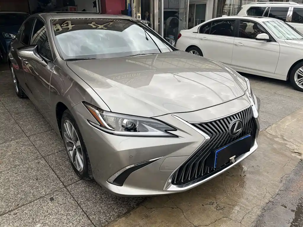 Lexus ES — фото 9
