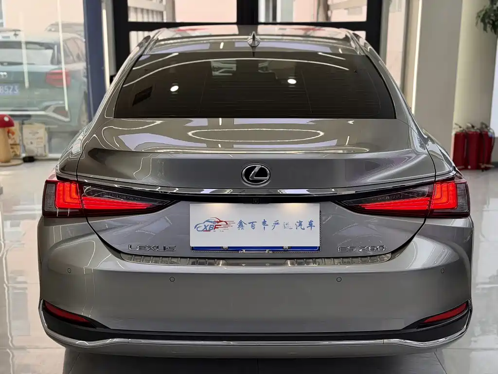 Lexus ES — фото 9