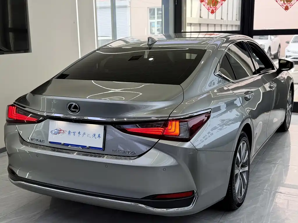 Lexus ES — фото 10