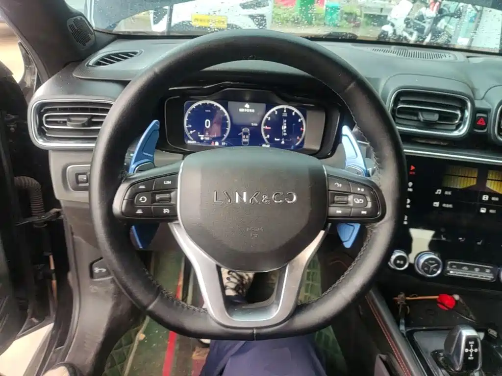 Lynk & Co 03 — фото 11