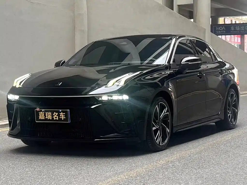 Lynk & Co 03