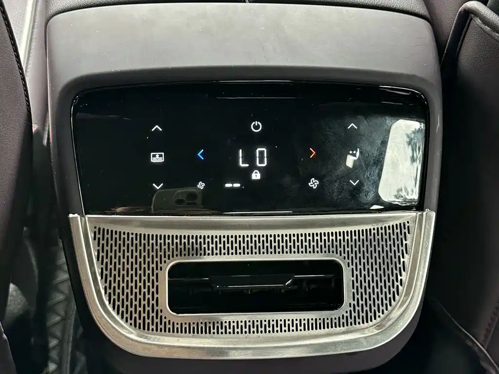 Mazda EZ-60 — фото 15