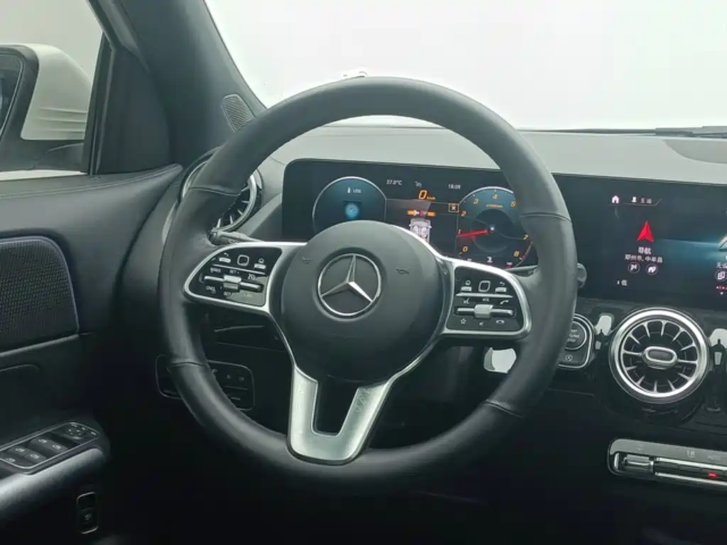 Mercedes-Benz GLA — фото 6