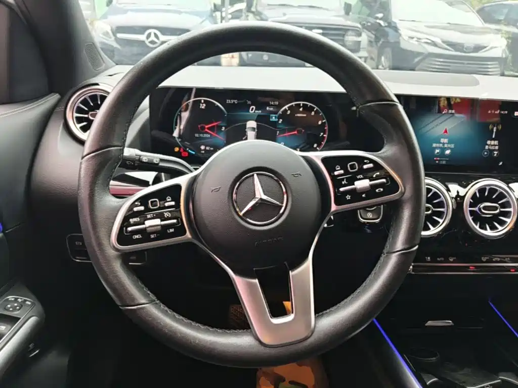 Mercedes-Benz GLA — фото 11
