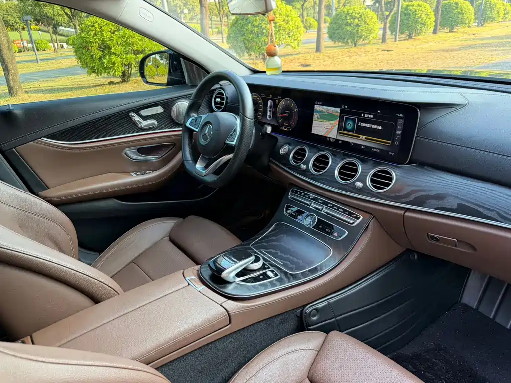 Mercedes-Benz E-Class — фото 10