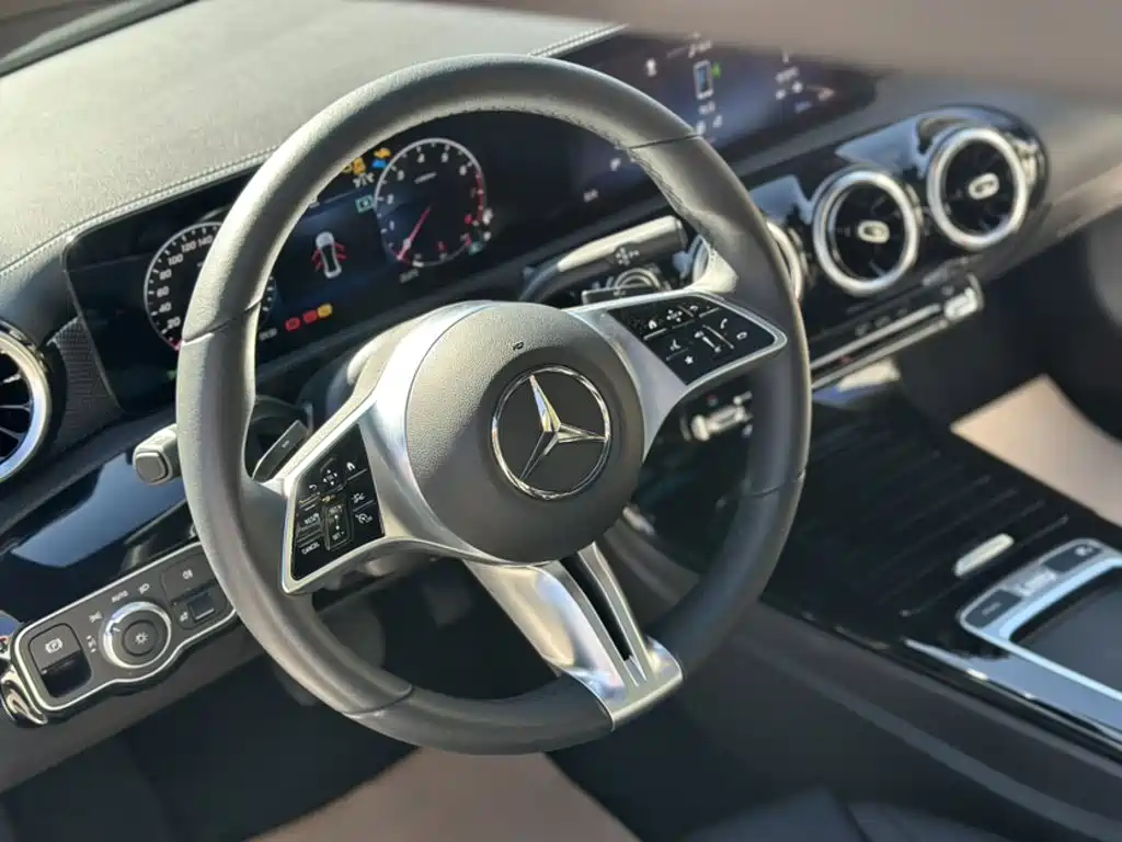 Mercedes-Benz A-Class — фото 3