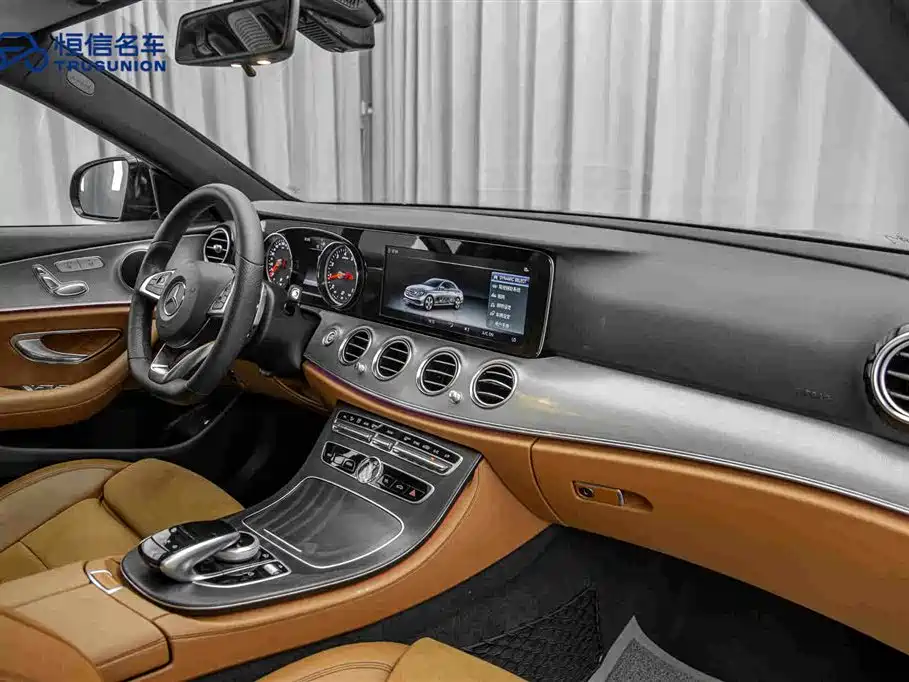 Mercedes-Benz E-Class — фото 14