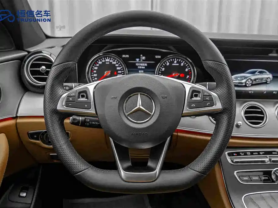 Mercedes-Benz E-Class — фото 18