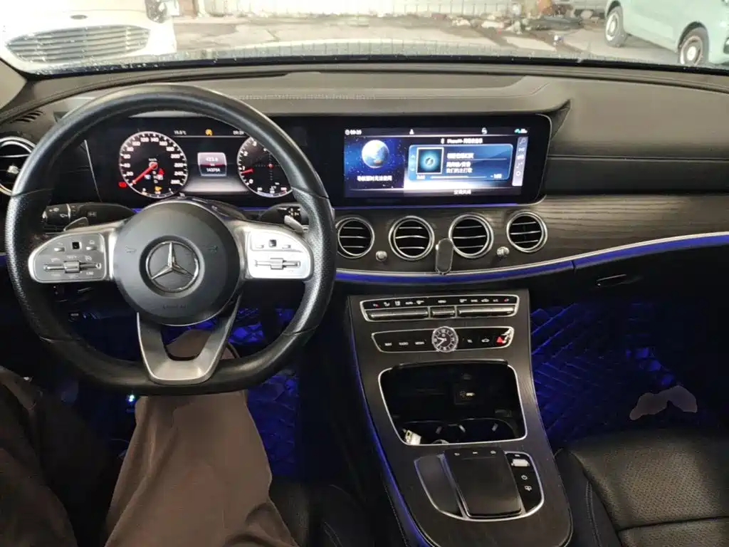 Mercedes-Benz E-Class — фото 10