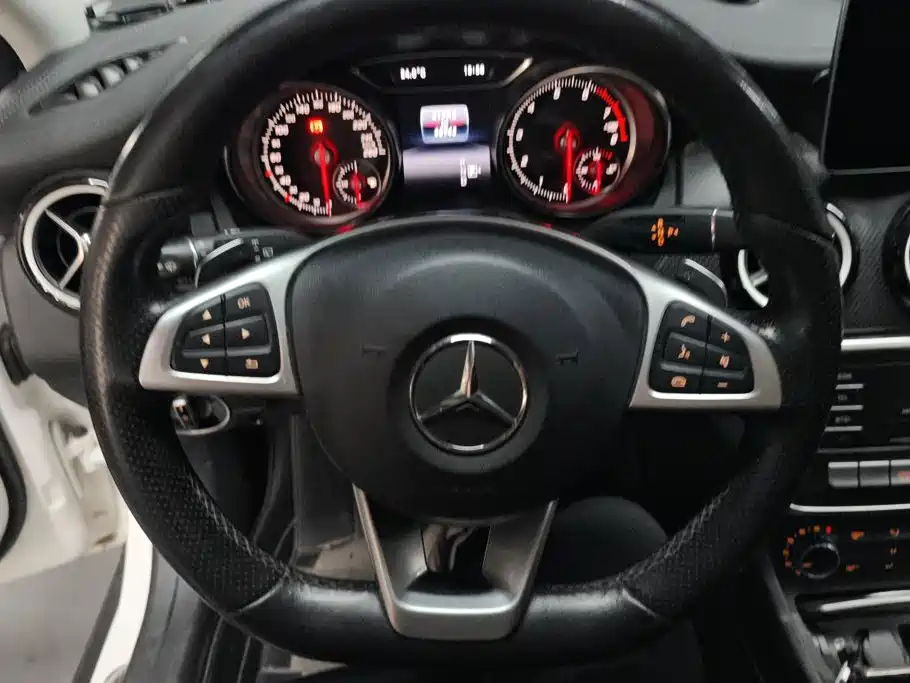 Mercedes-Benz GLA — фото 15