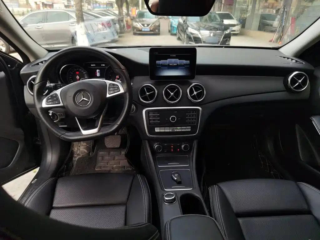 Mercedes-Benz GLA — фото 6
