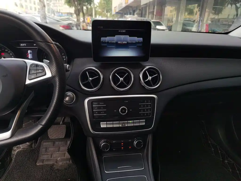 Mercedes-Benz GLA — фото 9