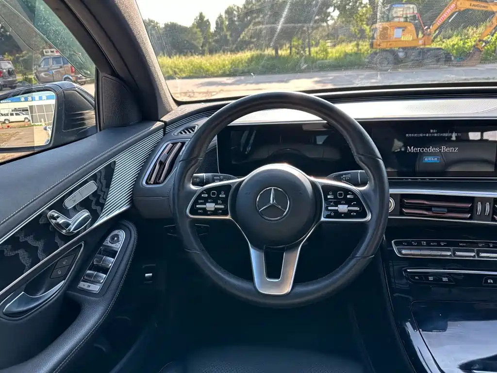 Mercedes-Benz EQC — фото 18