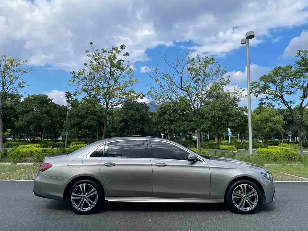 Mercedes-Benz E-Class — фото 11