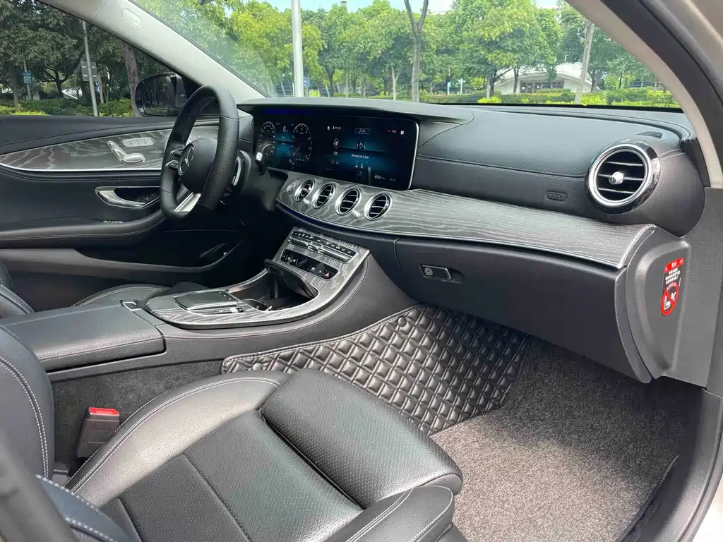 Mercedes-Benz E-Class — фото 14