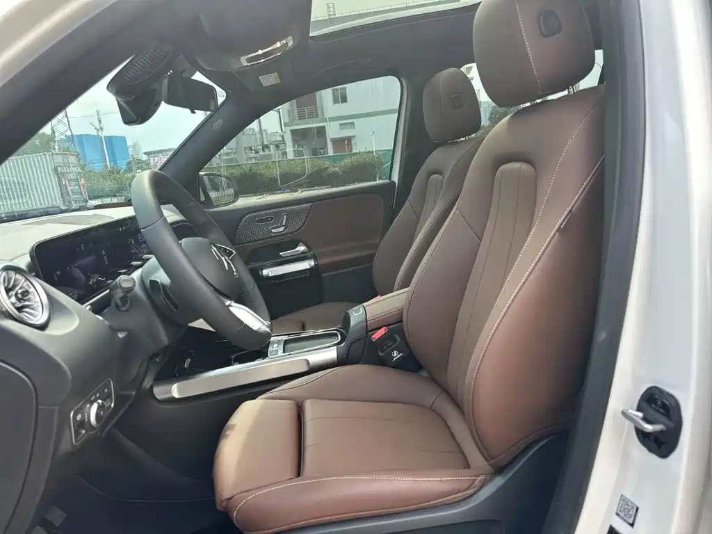 Mercedes-Benz EQB — фото 13
