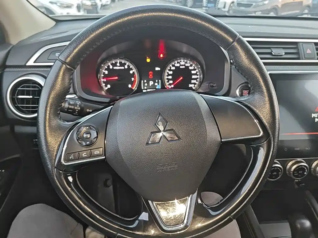 Mitsubishi ASX — фото 11