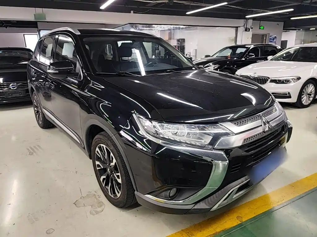 Mitsubishi Outlander — фото 4