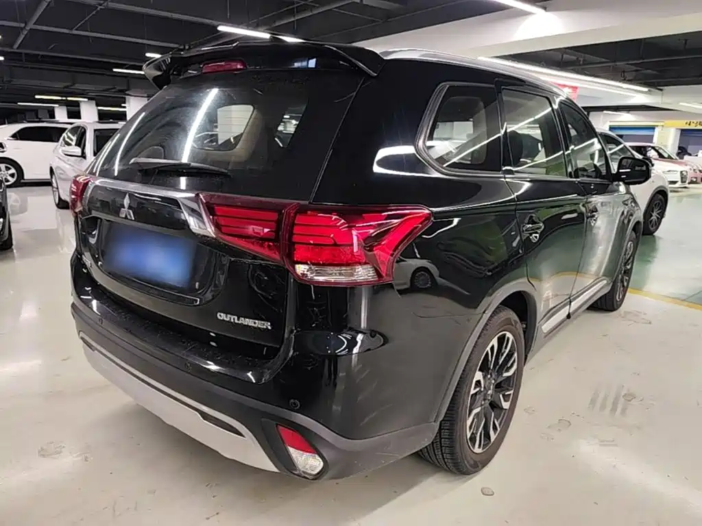 Mitsubishi Outlander — фото 7