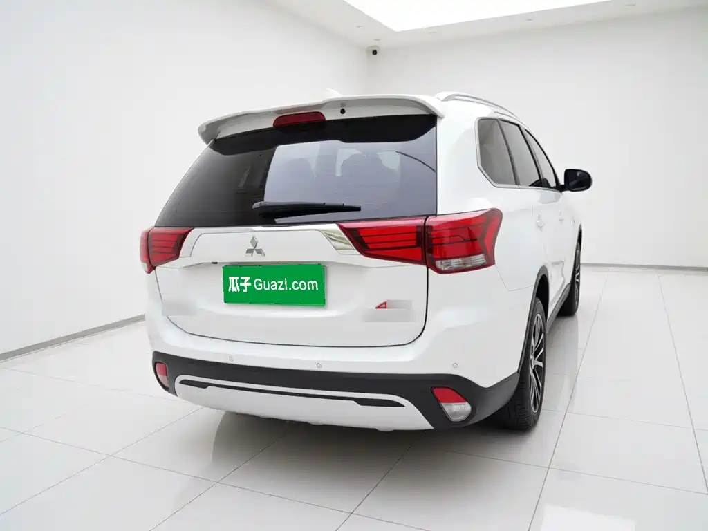 Mitsubishi Outlander — фото 4