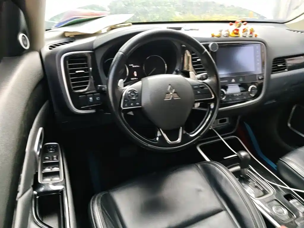 Mitsubishi Outlander — фото 6
