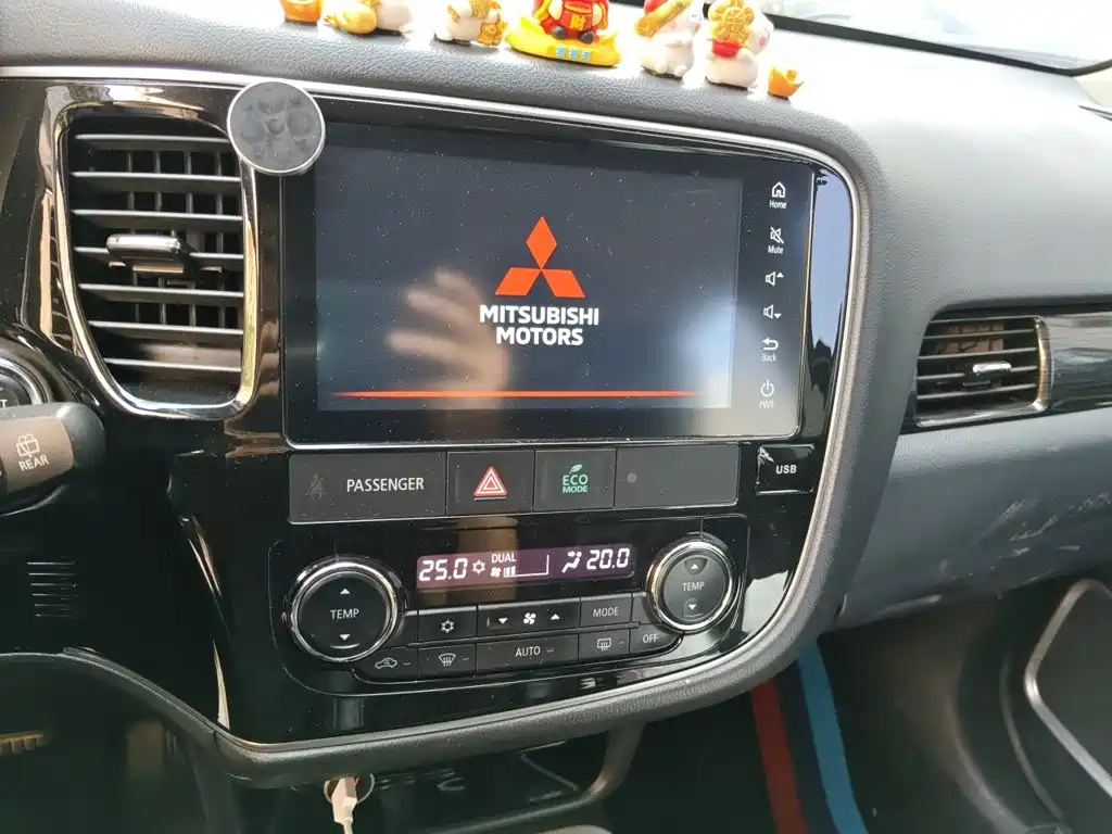 Mitsubishi Outlander — фото 9