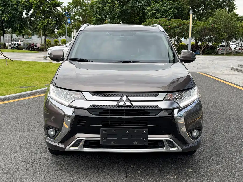 Mitsubishi Outlander — фото 2