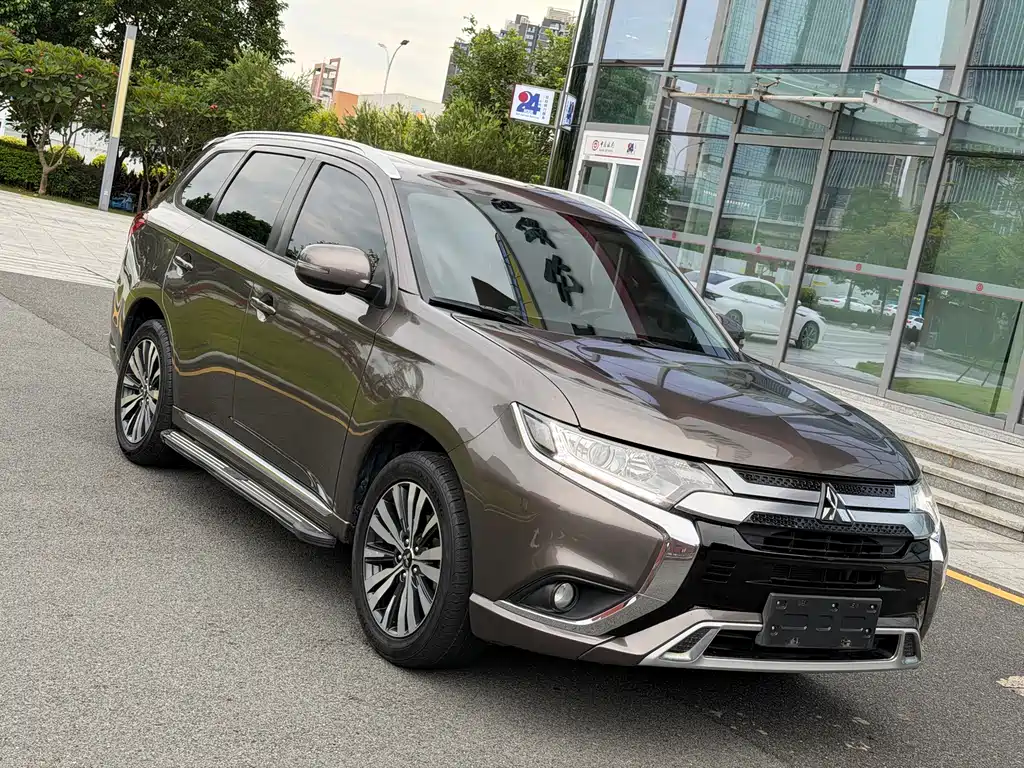 Mitsubishi Outlander — фото 3