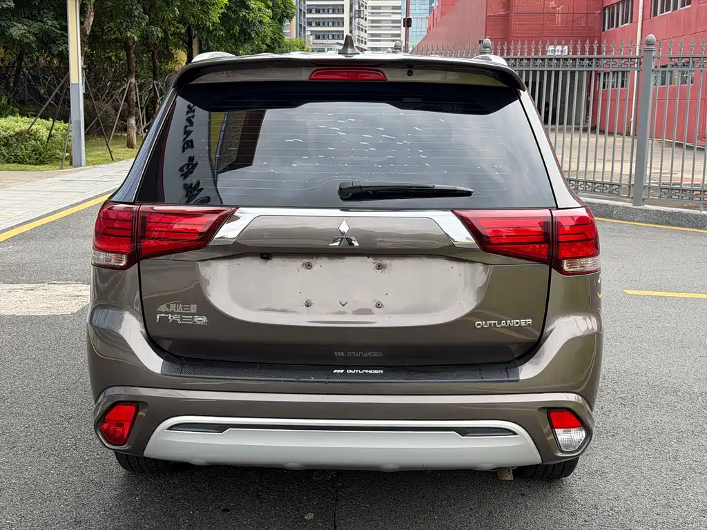 Mitsubishi Outlander — фото 5