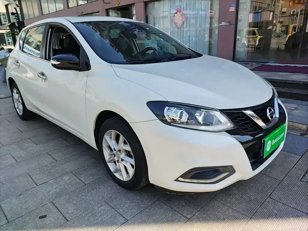 Nissan Tiida — фото 4