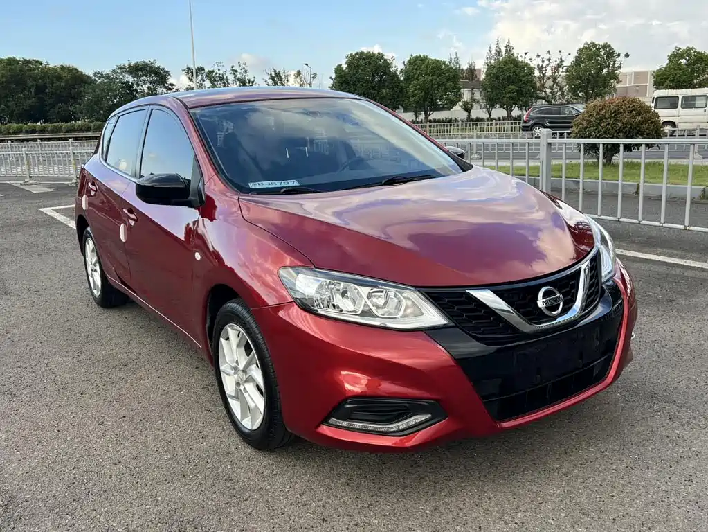 Nissan Tiida — фото 3
