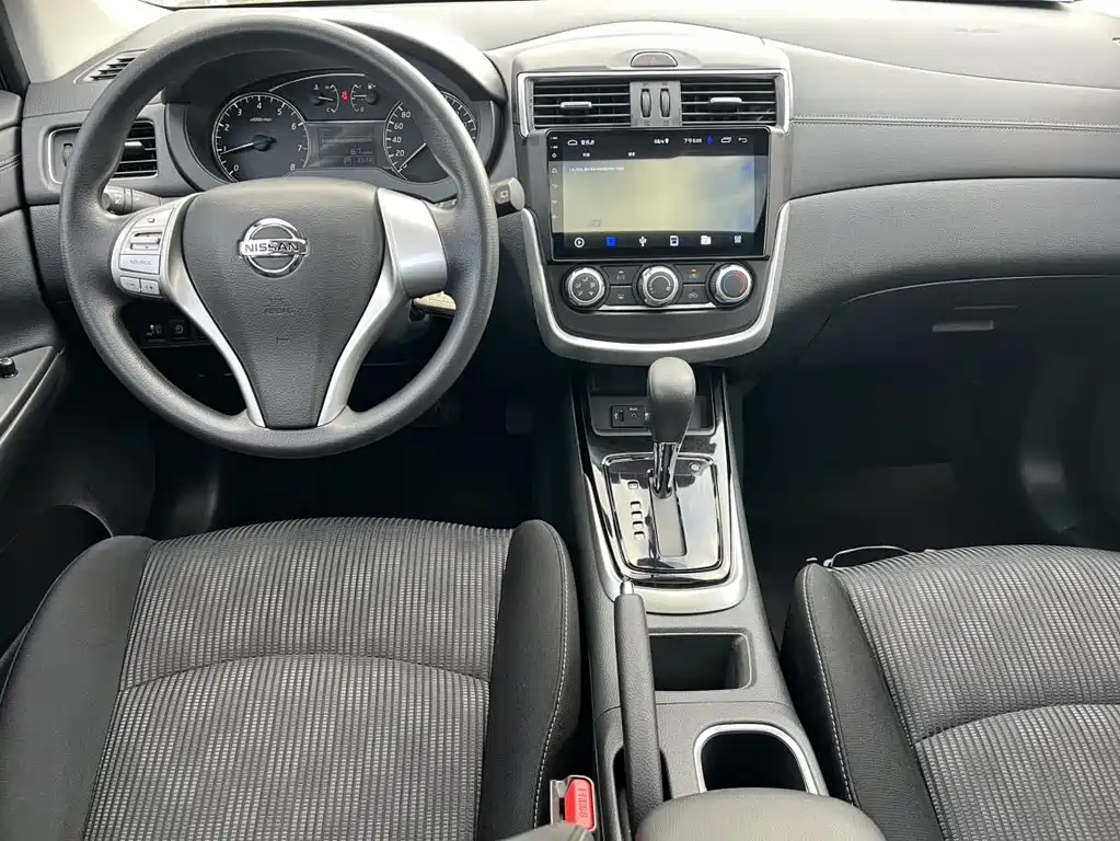 Nissan Tiida — фото 4
