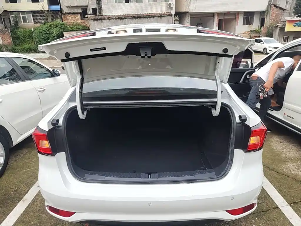 Roewe i5 — фото 19
