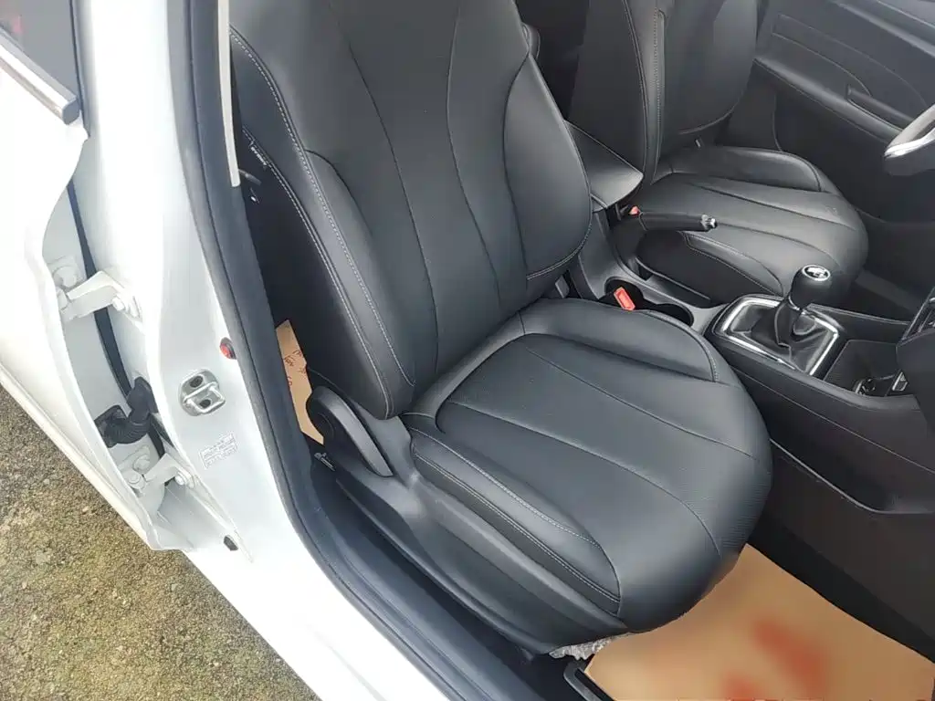 Roewe i5 — фото 25