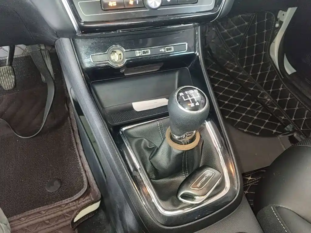 Roewe i5 — фото 14