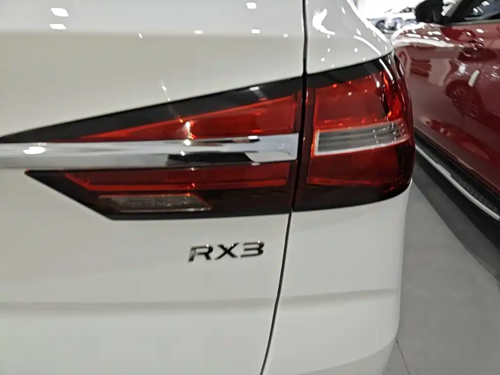 Roewe RX3 — фото 8