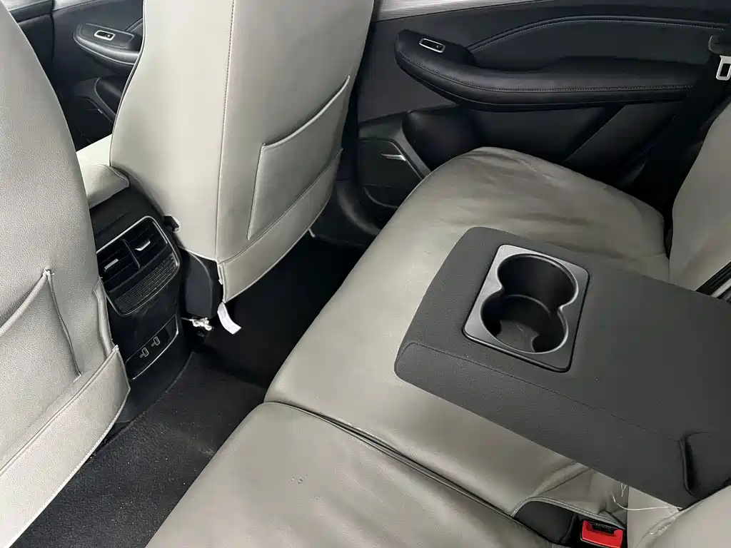 Roewe RX5 — фото 10