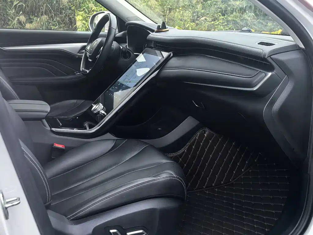 Roewe MARVEL X — фото 10