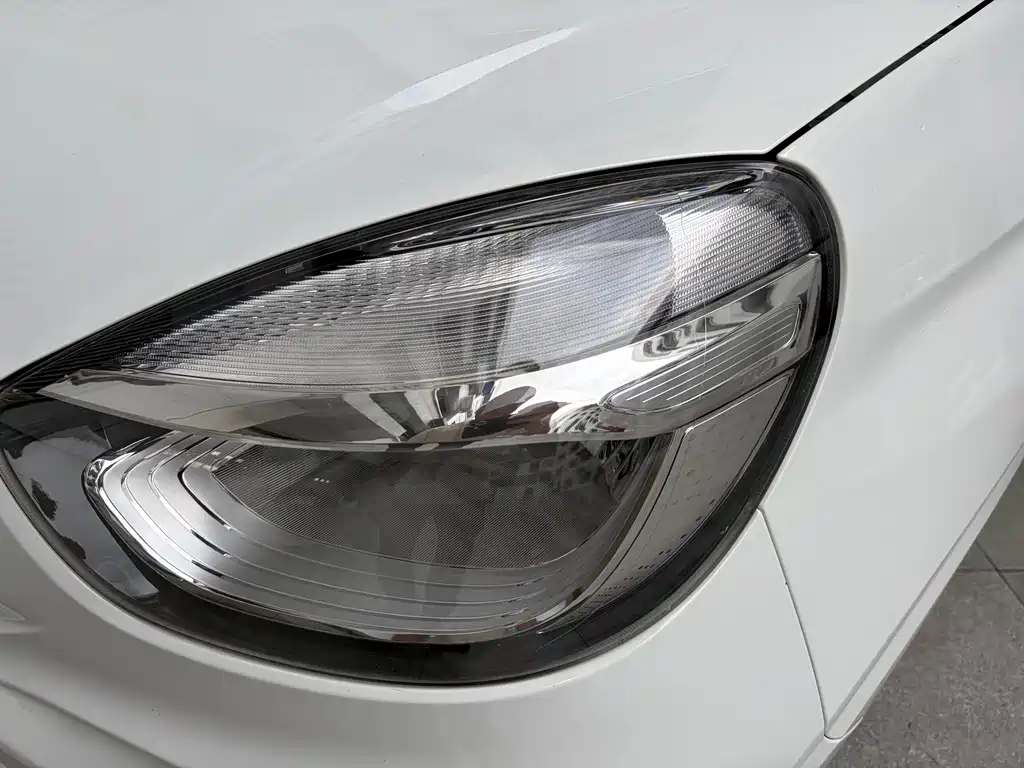 Roewe Clever — фото 3
