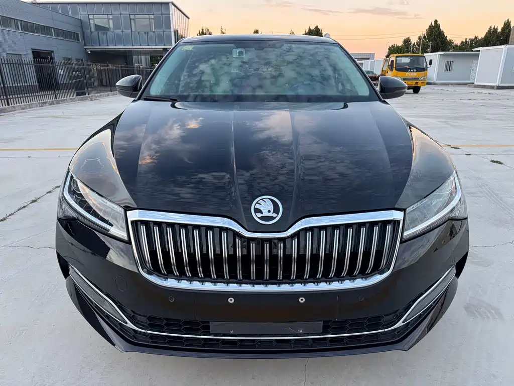 Skoda Superb — фото 2